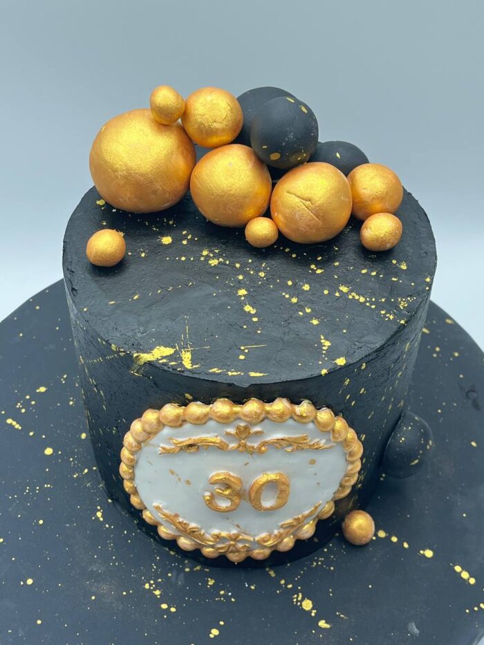 Black and Golden Cake - Image 4